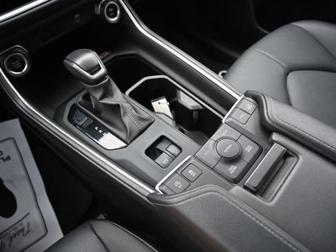 Used 2024 Toyota Grand Highlander AWD image 19