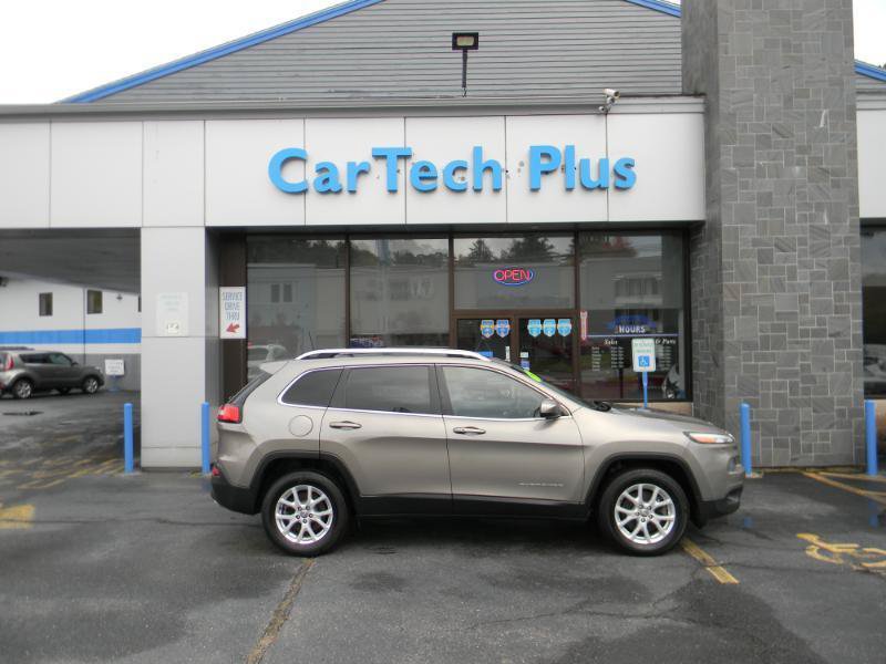 Used 2017 Jeep Cherokee Latitude w/ Comfort/Convenience Group AWD/4WD image 5