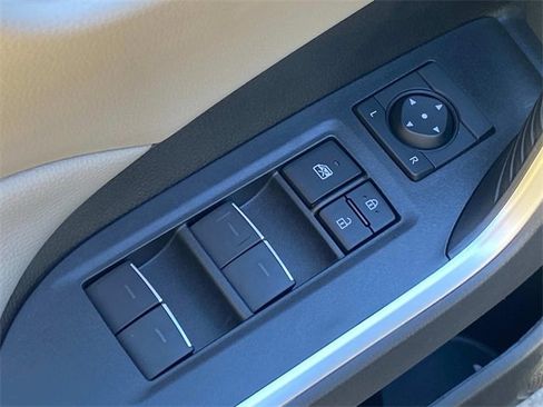 Used 2022 Toyota RAV4 XLE image 13