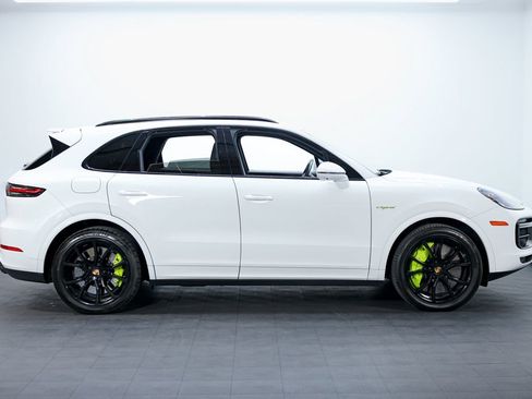 Used 2020 Porsche Cayenne Turbo S image 8