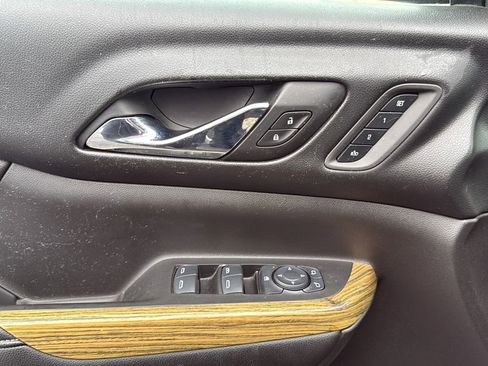 Used 2017 GMC Acadia Denali w/ Technology Package FWD image 14