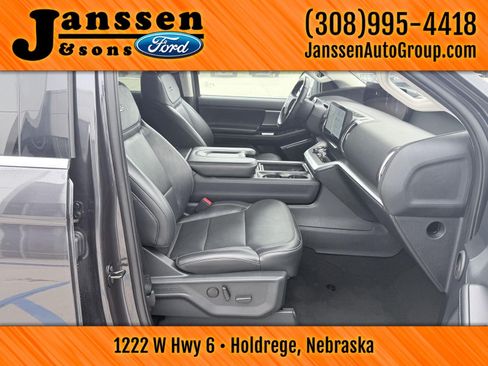 Used 2025 Ford Expedition Platinum AWD/4WD image 17