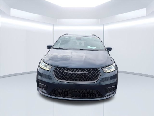 Used 2022 Chrysler Pacifica Limited w/ Uconnect Theater Family Group AWD/4WD image 9