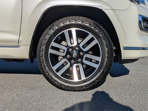 Used 2018 Toyota 4Runner SR5 image 12