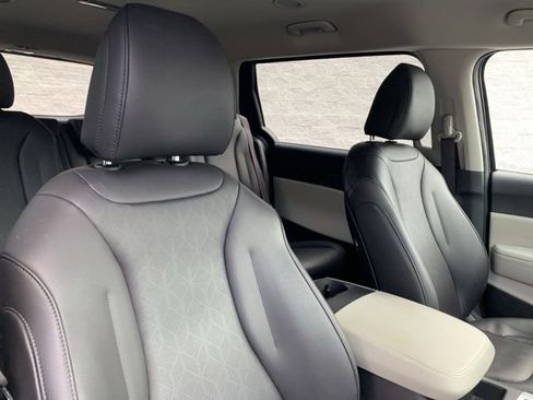 Used 2024 Kia Carnival LX image 52