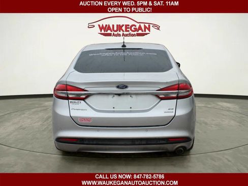 Used 2017 Ford Fusion SE w/ Fusion SE Technology Package image 5