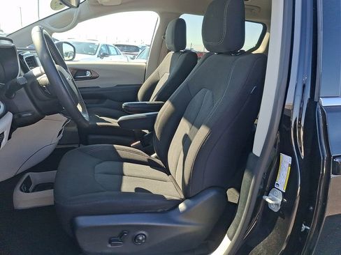 Used 2024 Chrysler Voyager LX FWD image 14