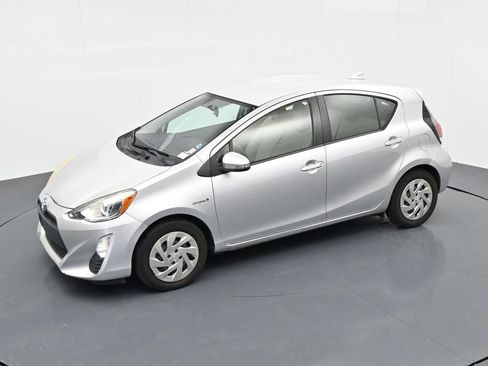 Used 2016 Toyota Prius C One FWD image 18