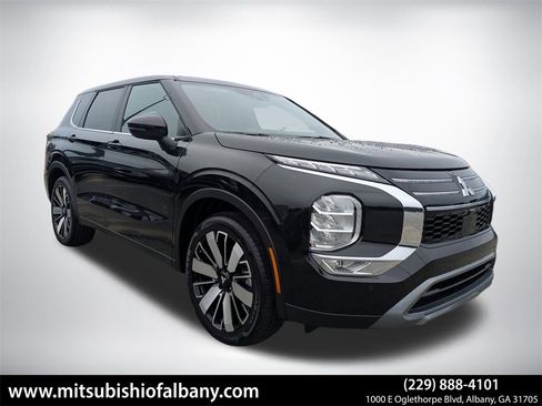 New 2025 Mitsubishi Outlander SE image 1