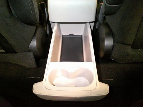 Used 2016 Dodge Grand Caravan SXT w/ Rear Park Assist Package image 16