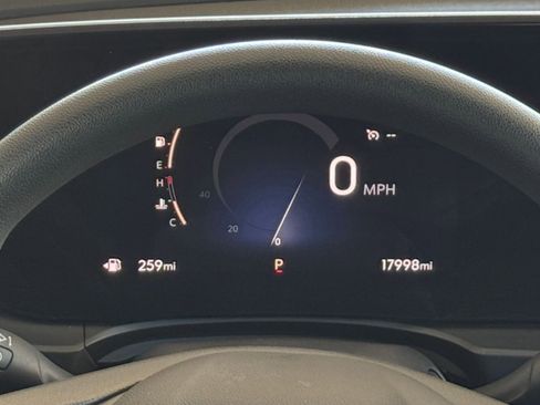 Used 2025 Buick Envista Preferred image 40