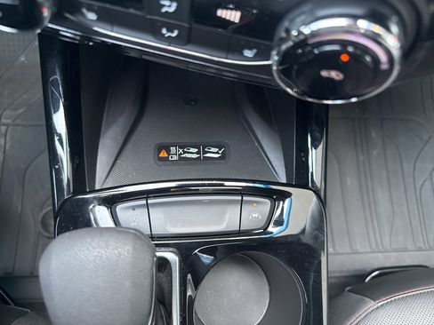 Used 2025 Chevrolet Trax RS w/ Sunroof Package image 26