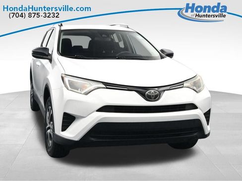 Used 2017 Toyota RAV4 LE FWD image 1