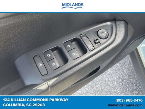 Used 2025 Hyundai Venue SEL FWD image 16