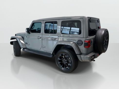 Used 2022 Jeep Wrangler Unlimited Sahara AWD/4WD image 3