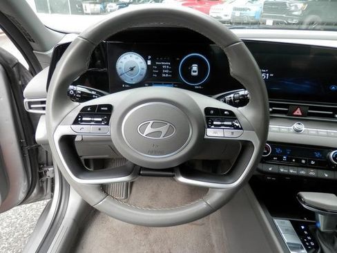 Used 2025 Hyundai Elantra SEL FWD image 19