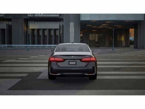 Used 2026 BMW 530i image 5