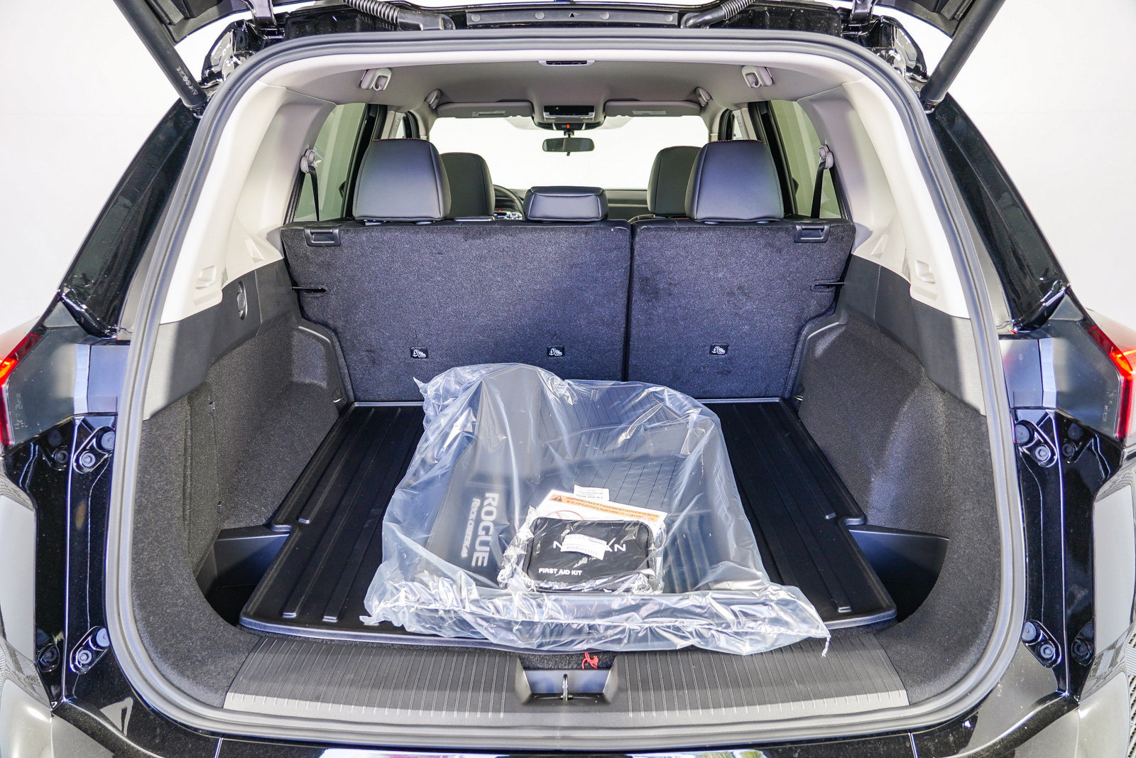 Used 2025 Nissan Rogue SV AWD/4WD image 10