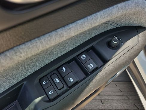 New 2025 Jeep Compass Latitude image 18