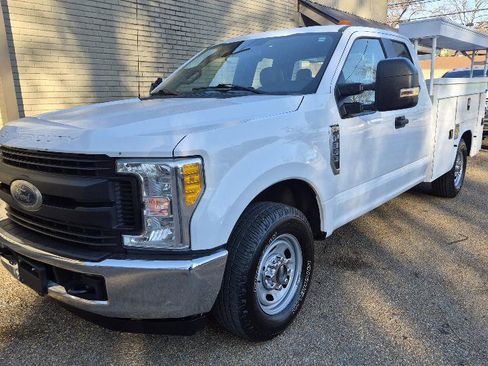 Used 2017 Ford F350 XL image 2