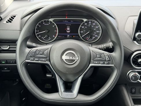 Used 2025 Nissan Sentra SV FWD image 14
