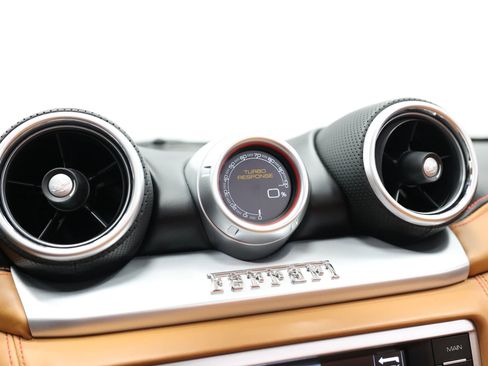 Used 2015 Ferrari California T image 35