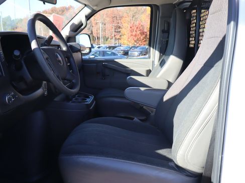 Used 2024 GMC Savana 2500 w/ Driver Convenience Package image 15