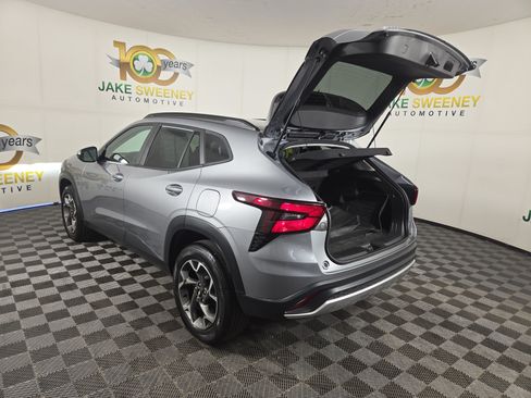 Certified 2024 Chevrolet Trax LT w/ Sunroof Package FWD image 32