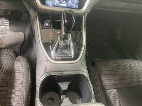 Used 2025 Subaru Outback Premium AWD/4WD image 19