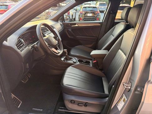 Used 2024 Volkswagen Tiguan SE R-Line AWD/4WD image 10