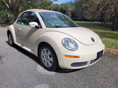 Used 2008 Volkswagen Beetle S FWD image 1
