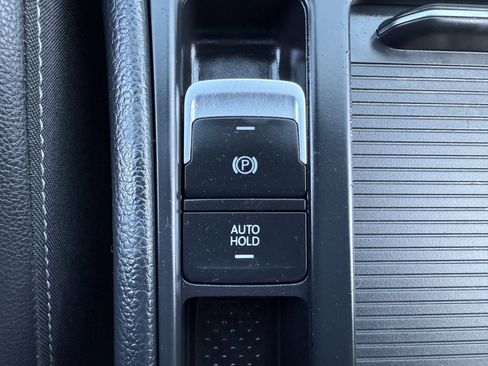 Used 2015 Volkswagen Golf R 4-Door image 27