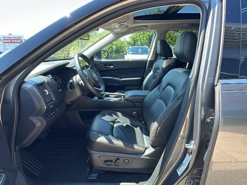 Used 2024 Nissan Pathfinder SL w/ SL Premium Package AWD/4WD image 12