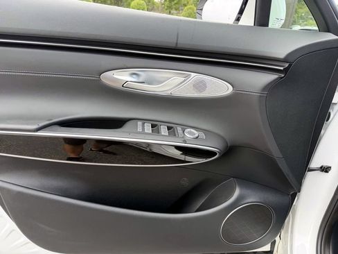 Certified 2025 Genesis GV70 2.5T AWD/4WD image 18