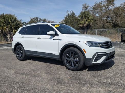 Used 2022 Volkswagen Tiguan SE w/ Panoramic Sunroof Package image 3