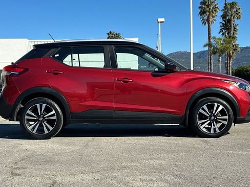 Used 2020 Nissan Kicks SV image 3
