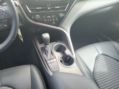 Used 2022 Toyota Camry SE FWD image 19