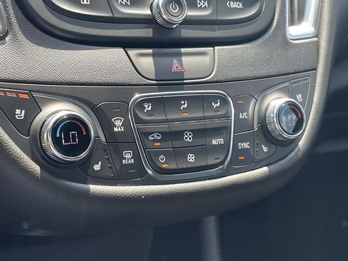 Used 2021 Chevrolet Malibu Premier FWD image 22