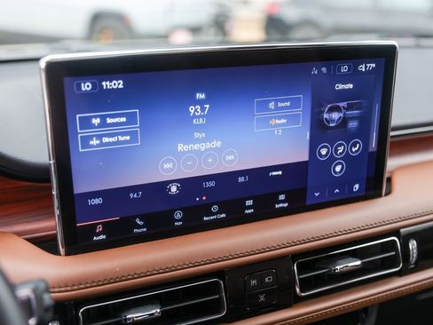 Used 2022 Lincoln Nautilus Reserve image 16