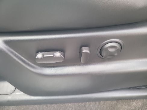 Used 2013 Cadillac Escalade Premium RWD image 12