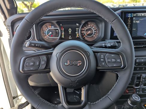 New 2025 Jeep Gladiator Rubicon w/ Convenience Group image 18