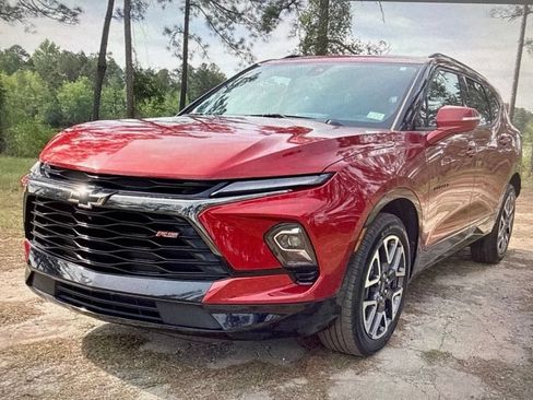 Used 2023 Chevrolet Blazer RS w/ Driver Confidence II Package FWD image 2