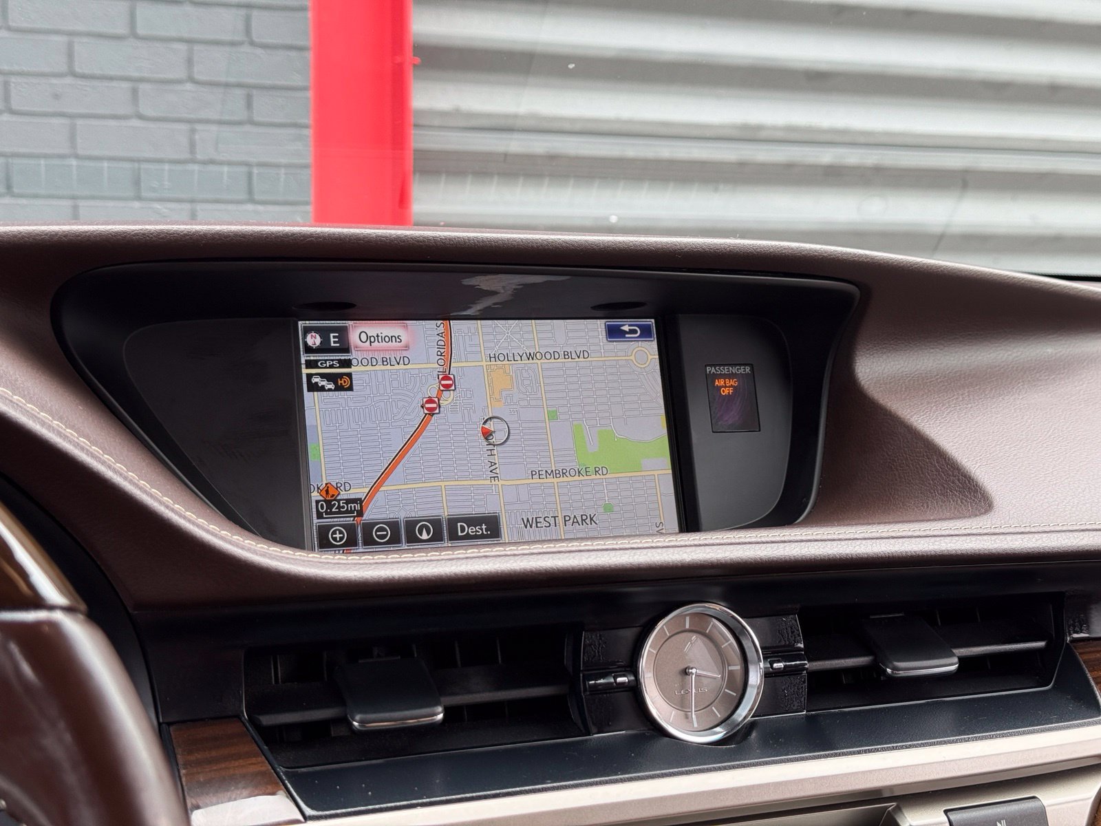 Used 2016 Lexus ES 300h w/ Ultra Luxury Package FWD image 26