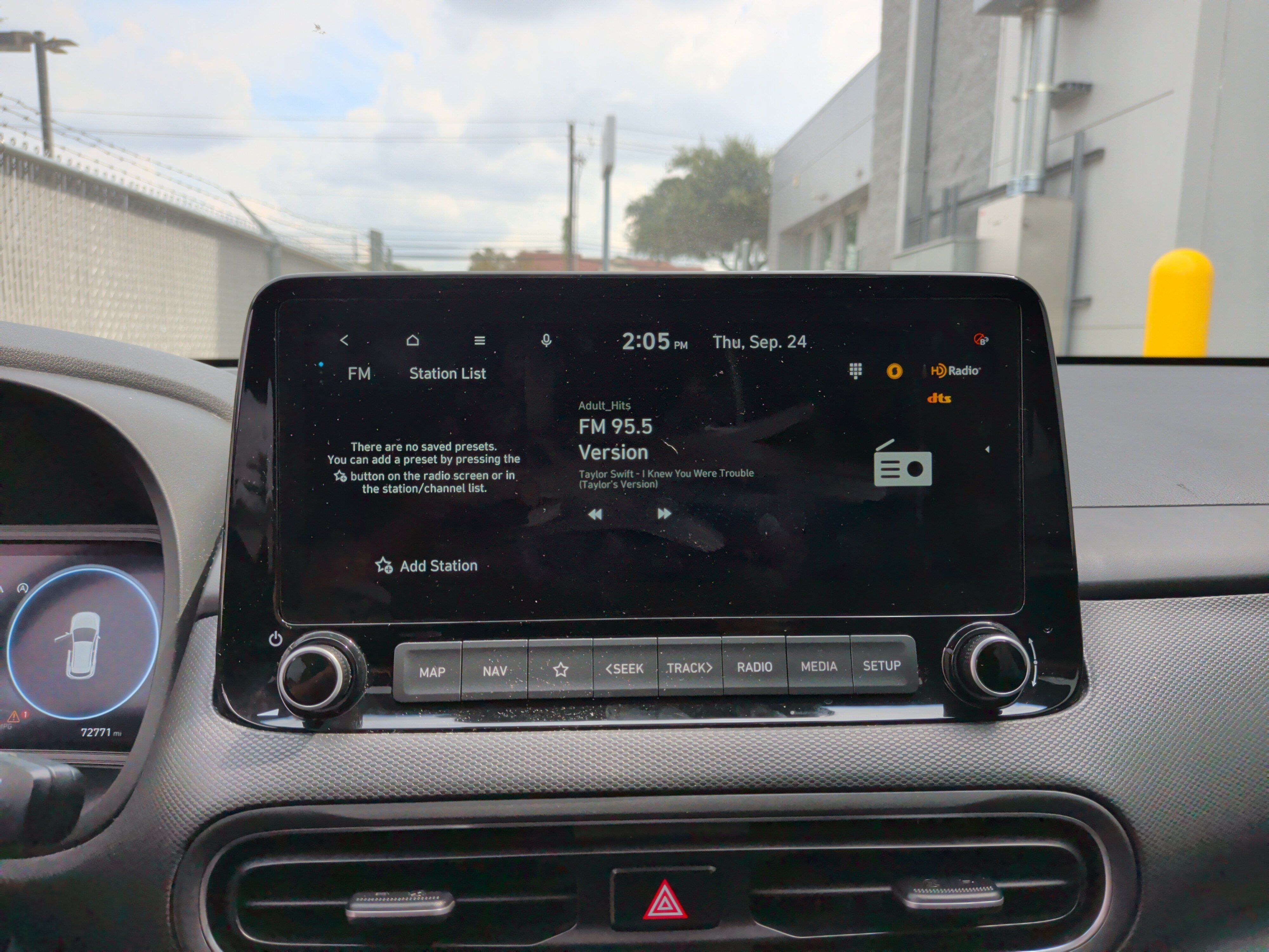 Used 2022 Hyundai Kona Limited FWD image 19