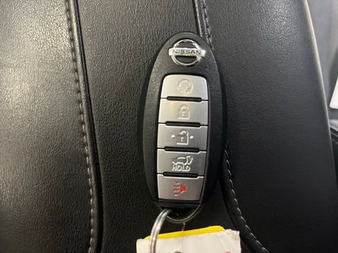 Used 2020 Nissan Rogue SL w/ Premium Package image 30