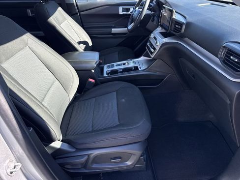 Used 2023 Ford Explorer XLT image 13