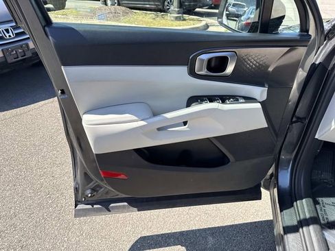 Used 2023 Kia Sorento S w/ Panoramic Sunroof Package image 13