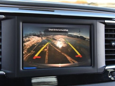 Used 2023 Chrysler Voyager LX image 12