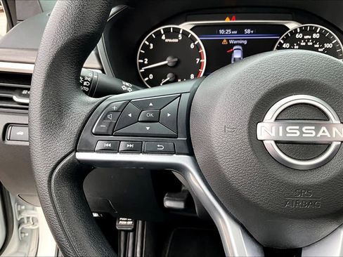 Used 2025 Nissan Altima 2.5 SV image 23