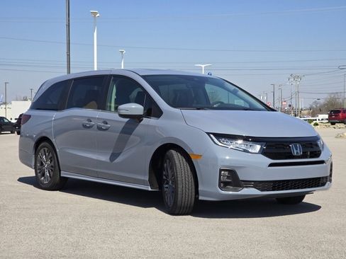 New 2026 Honda Odyssey Touring image 17